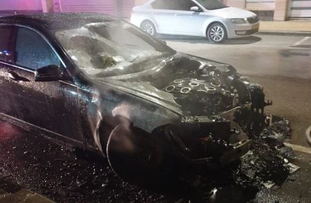 اشتعال النيران بسيارة في بيت شان